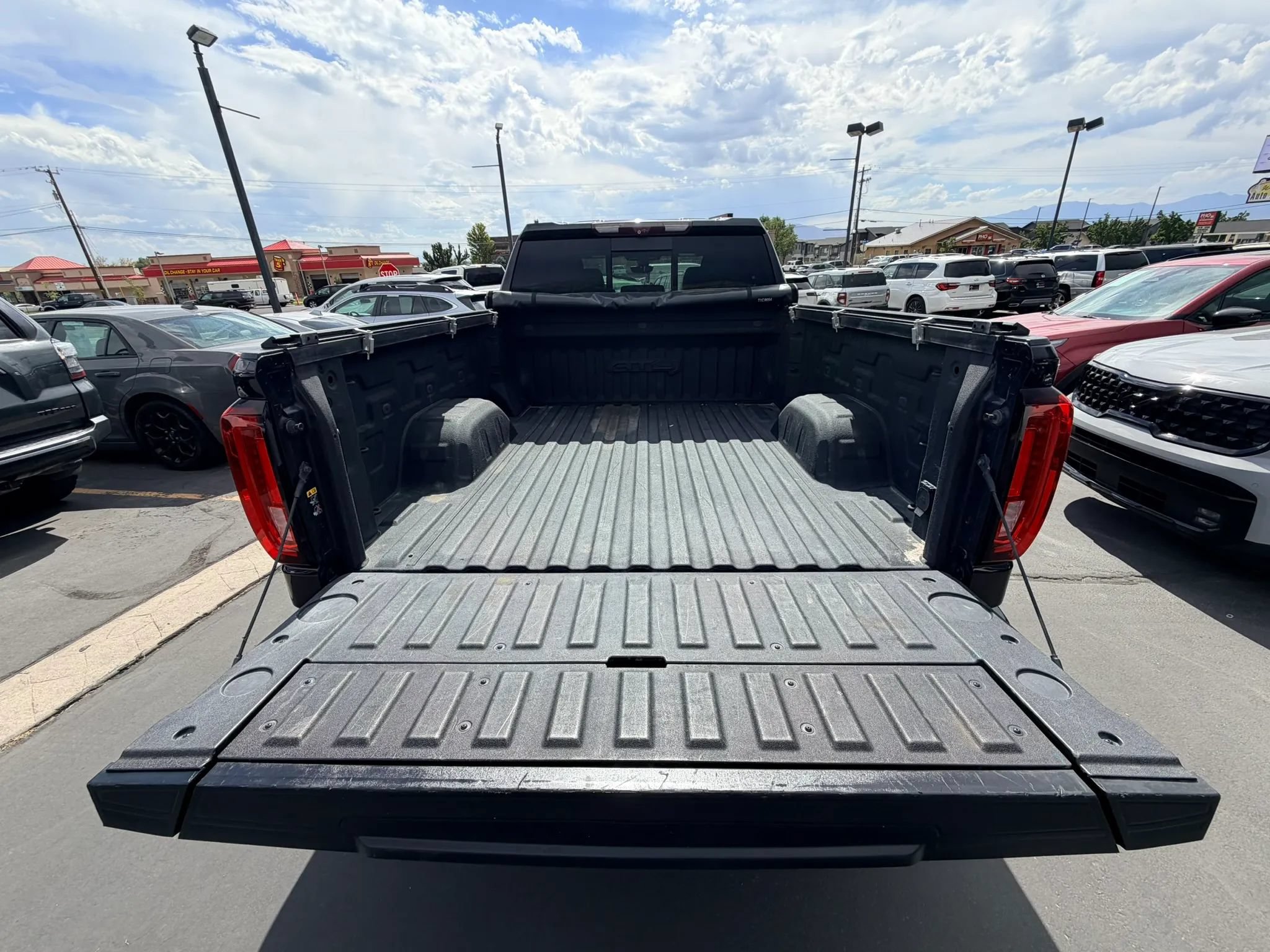 Used 2020 GMC Sierra 1500 AT4 w/ AT4 Premium Package AWD/4WD image 28