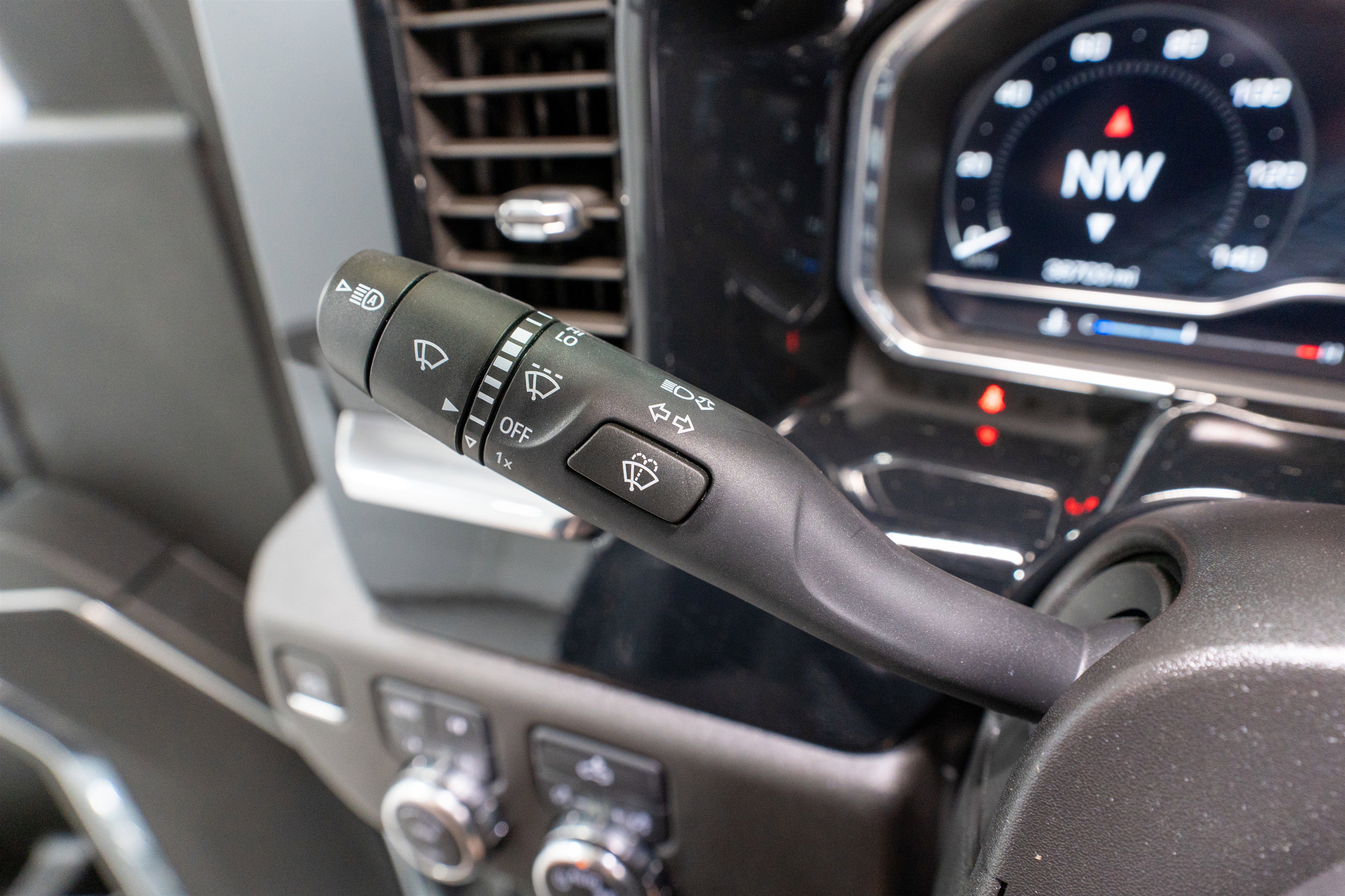 Used 2024 GMC Sierra 1500 SLE w/ Preferred Package image 27