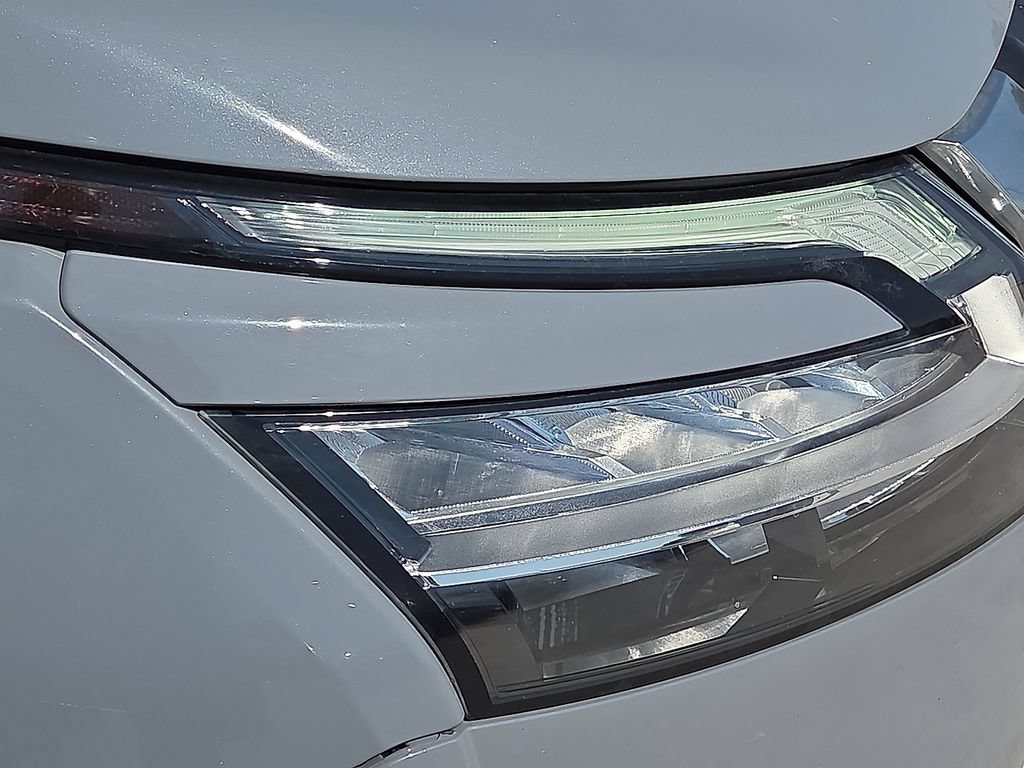 Used 2022 Nissan Pathfinder Platinum w/ Cargo Package FWD image 9