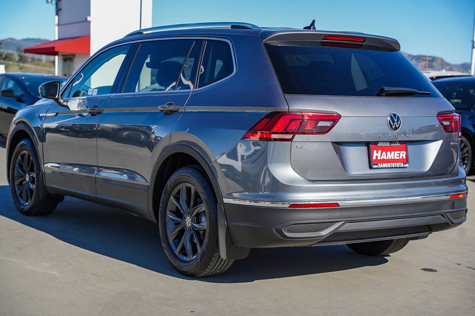 Used 2024 Volkswagen Tiguan SE image 7