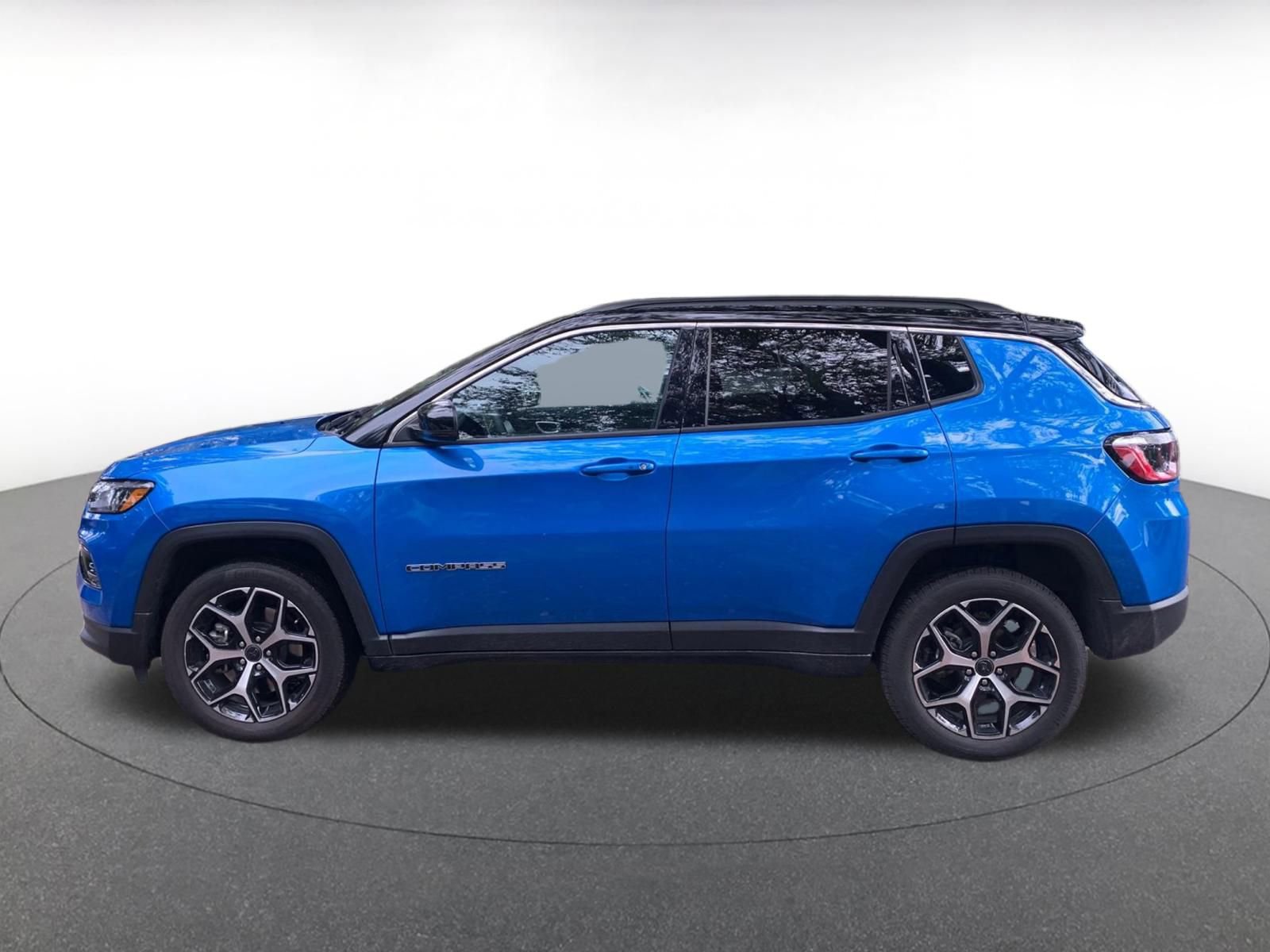 Used 2025 Jeep Compass Limited image 4