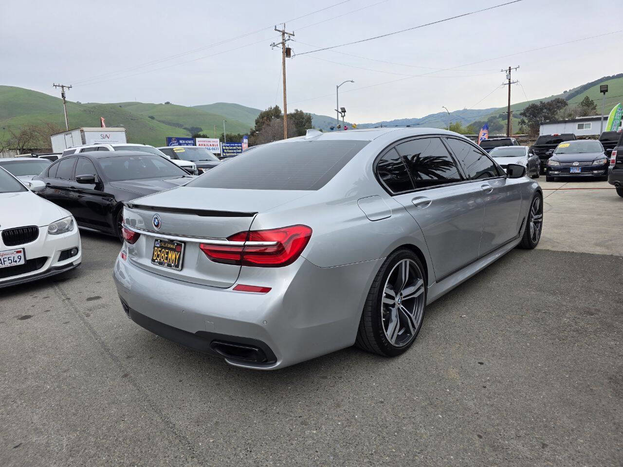 Used 2016 BMW 740i image 6