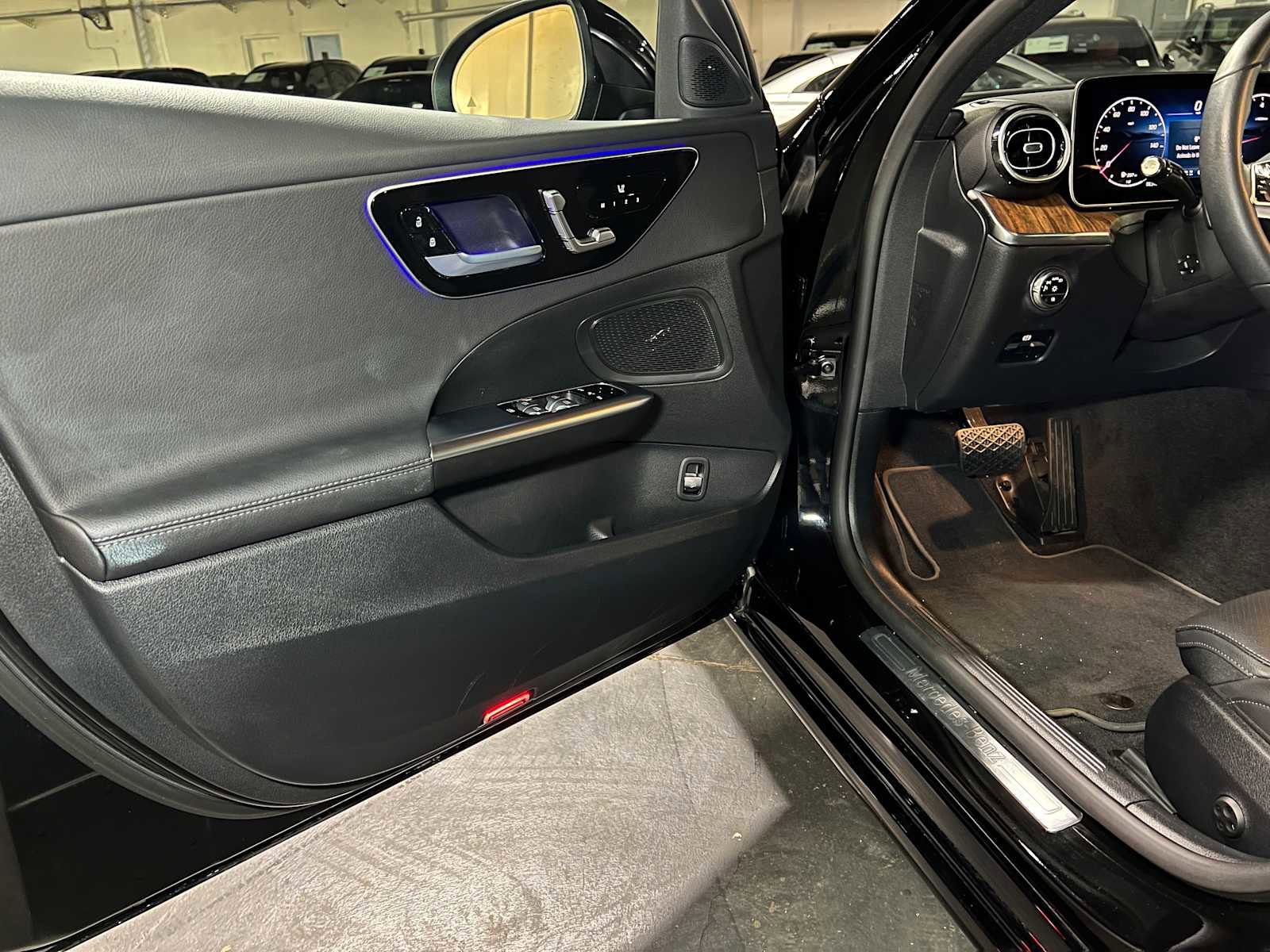 Used 2025 Mercedes-Benz C 300 4MATIC Sedan image 21