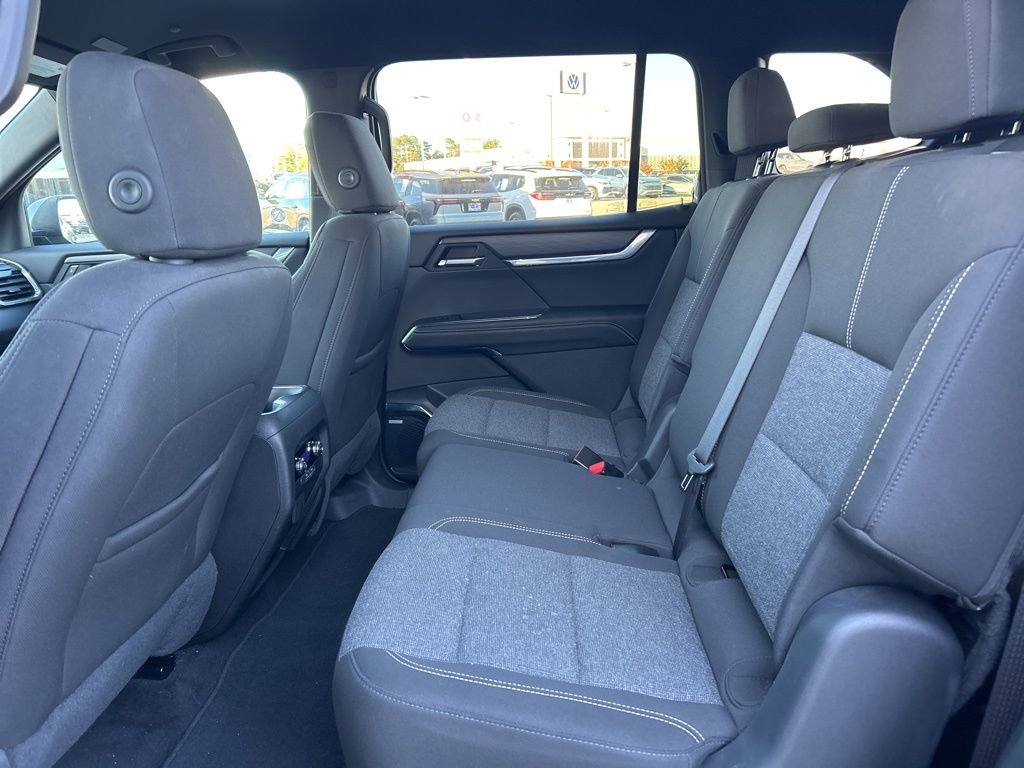 Used 2025 GMC Acadia Elevation image 11