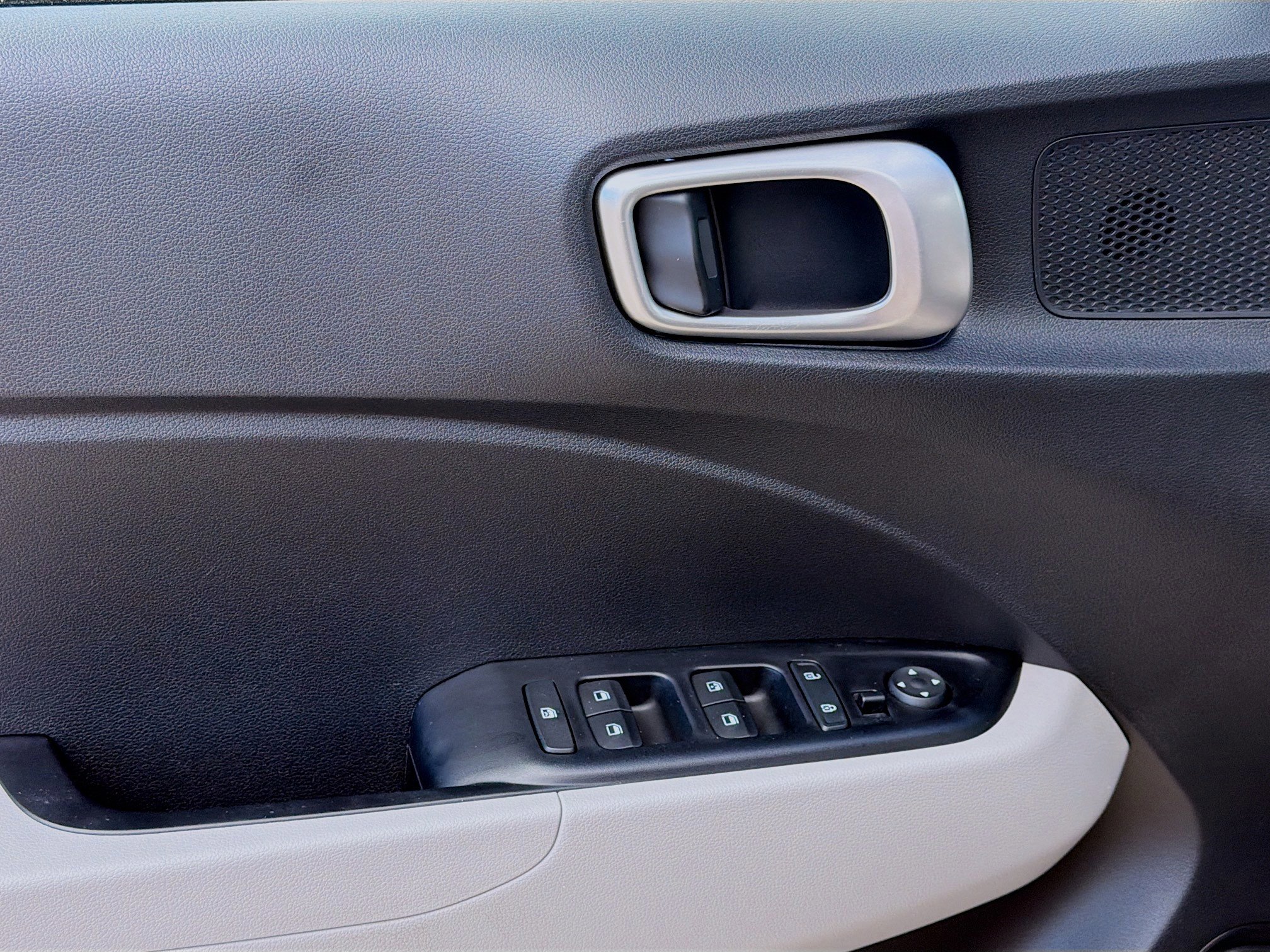 Used 2022 Hyundai Venue SEL image 14