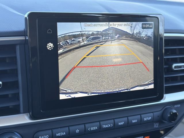 Certified 2025 Hyundai Venue Limited FWD image 30