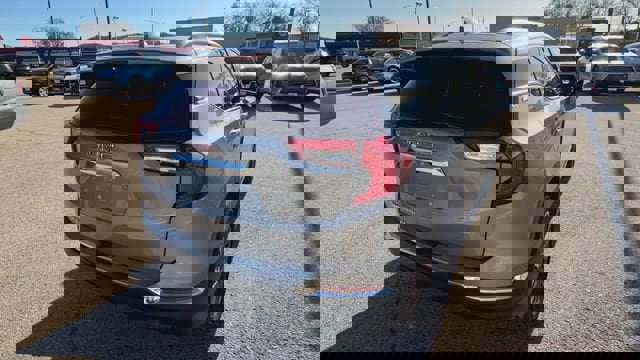 Used 2023 GMC Terrain SLT w/ Infotainment Package II FWD image 11