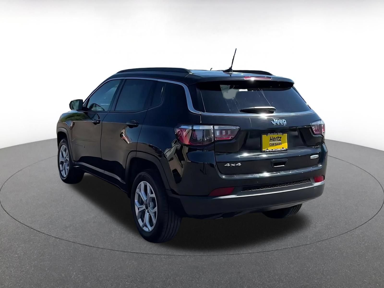 Used 2025 Jeep Compass Latitude AWD/4WD image 10