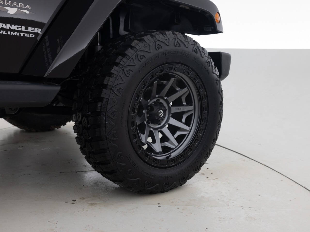 Used 2017 Jeep Wrangler Unlimited Sahara w/ Connectivity Group AWD/4WD image 18