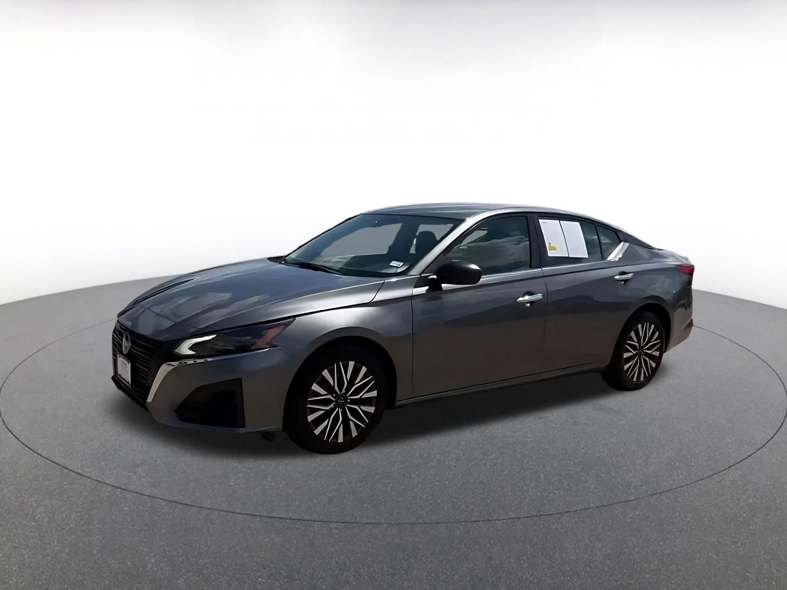 Used 2025 Nissan Altima 2.5 SV FWD image 9