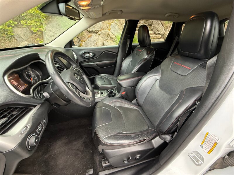 Used 2015 Jeep Cherokee Trailhawk w/ Comfort/Convenience Group AWD/4WD image 11