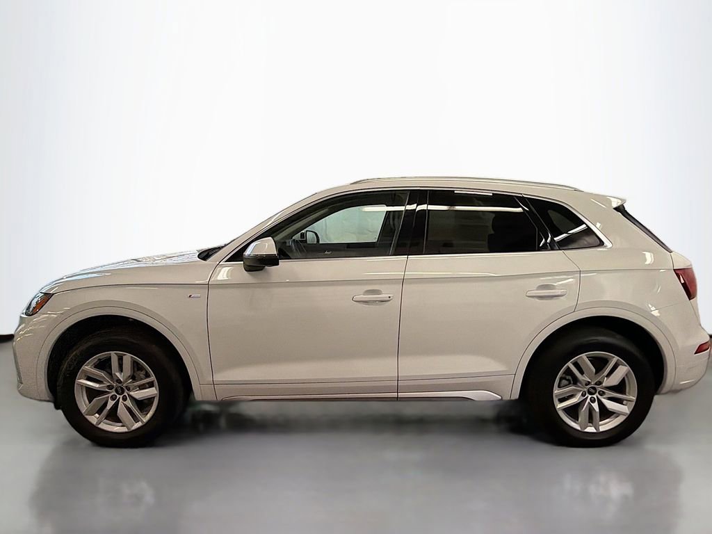 Used 2023 Audi Q5 2.0T Premium w/ Convenience Package image 4