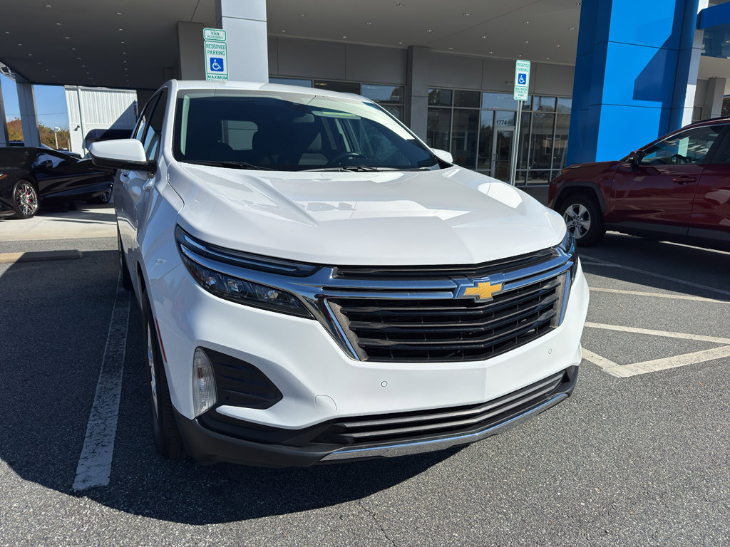 Used 2022 Chevrolet Equinox LT w/ Driver Convenience Package image 2