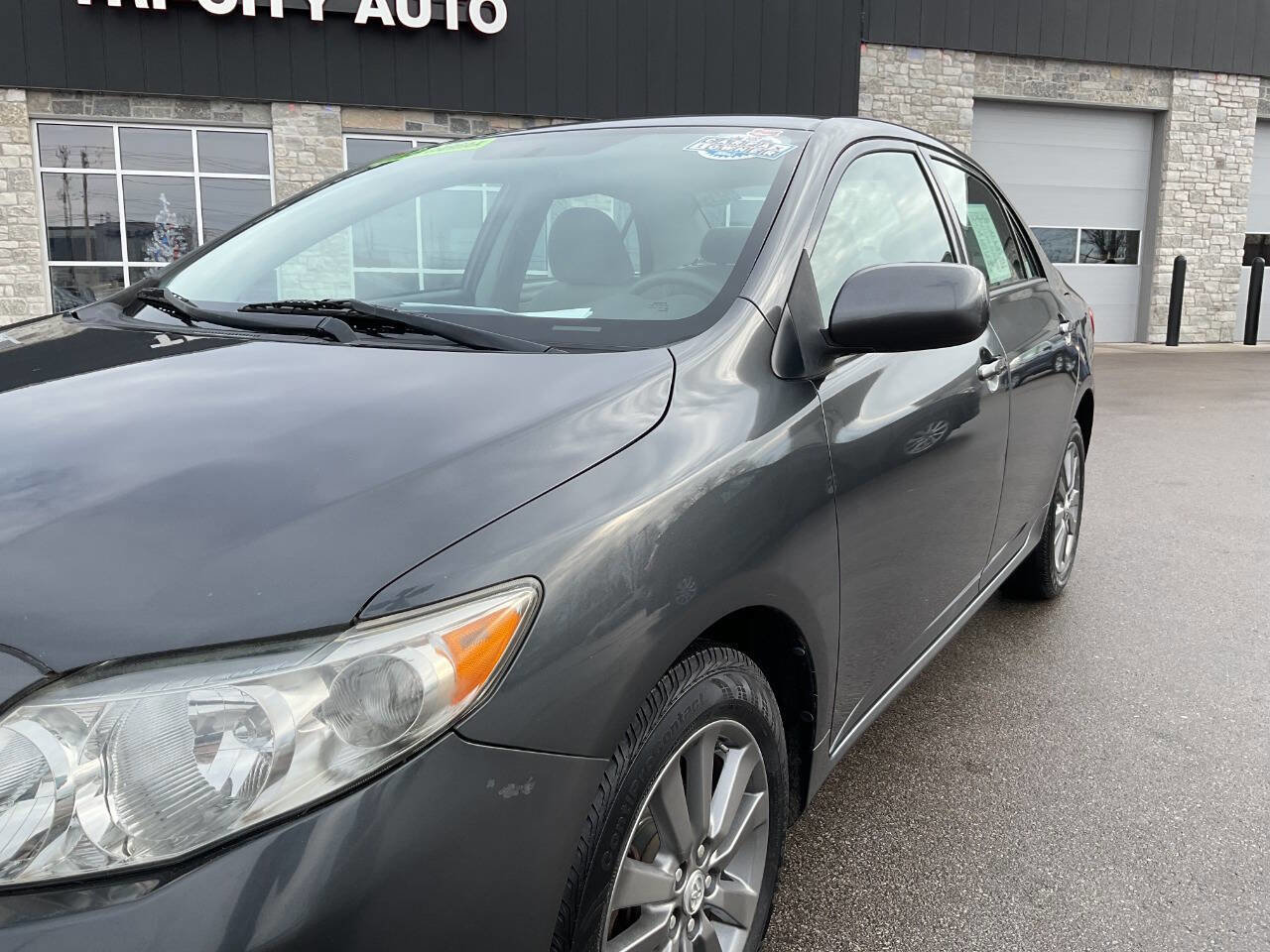 Used 2010 Toyota Corolla LE image 2