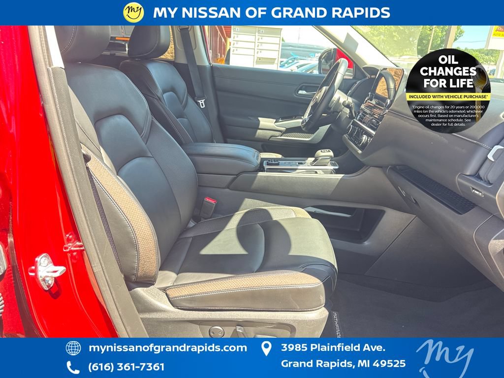 Used 2025 Nissan Pathfinder SL AWD/4WD image 24