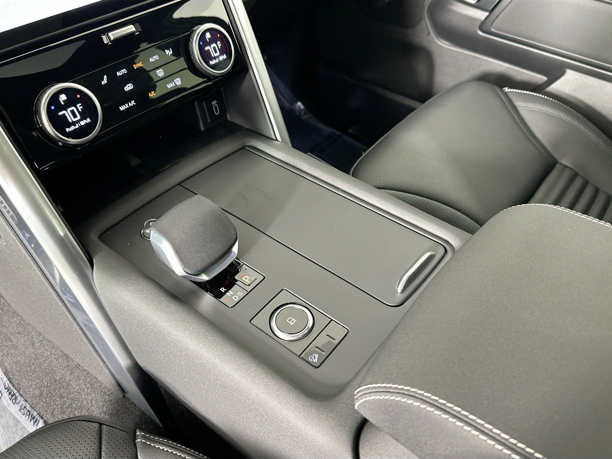 Used 2026 Land Rover Discovery Limited Edition image 13