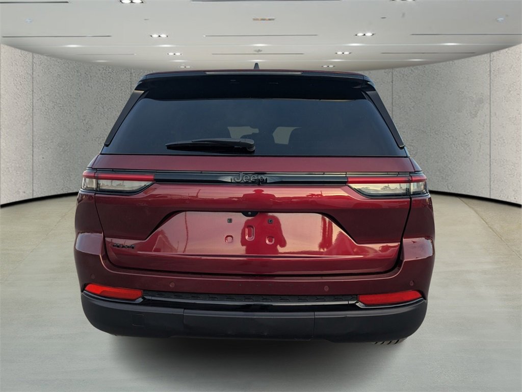 Used 2024 Jeep Grand Cherokee Altitude image 4