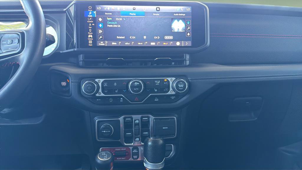 Used 2024 Jeep Wrangler Unlimited Rubicon w/ Technology Group image 8