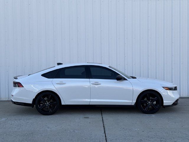 Used 2025 Honda Accord Sport image 3