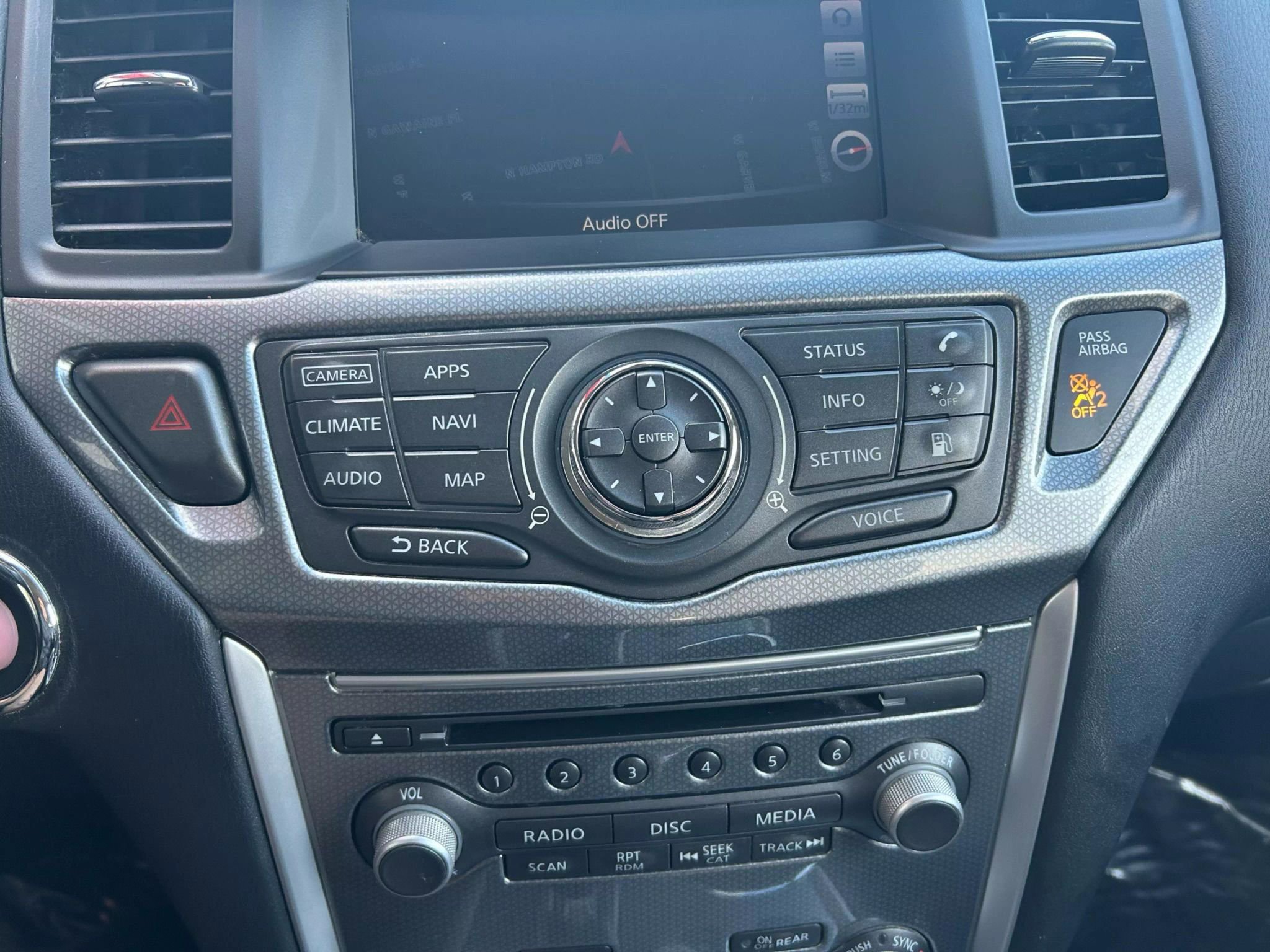 Used 2020 Nissan Pathfinder SL image 10