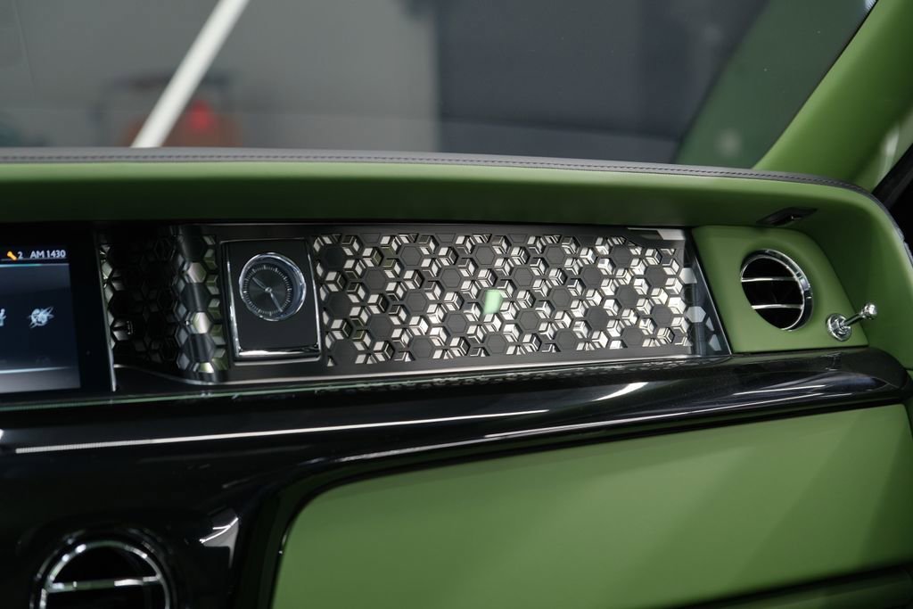 Used 2023 Rolls-Royce Phantom Sedan w/ The Phantom Package RWD image 92