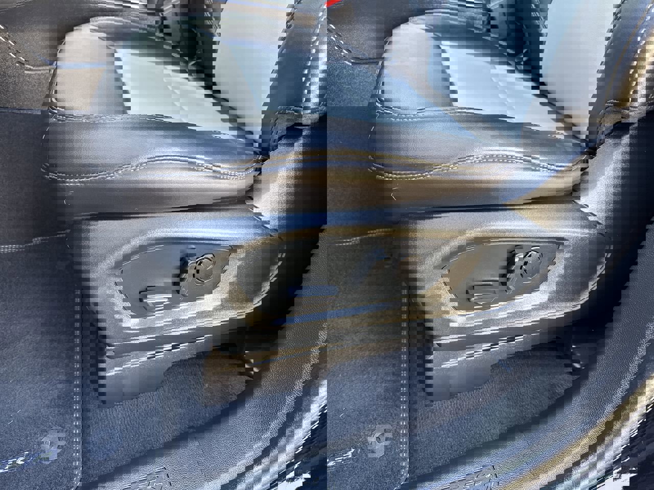 Used 2022 Ford Explorer XLT w/ Equipment Group 202A image 20