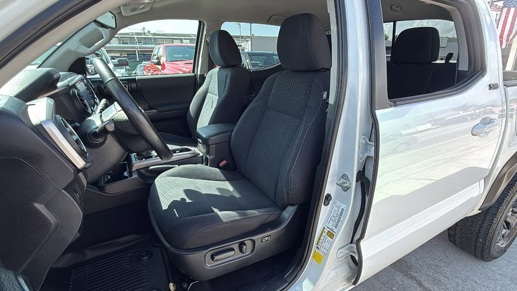 Used 2021 Toyota Tacoma SR5 w/ Trail Edition image 22