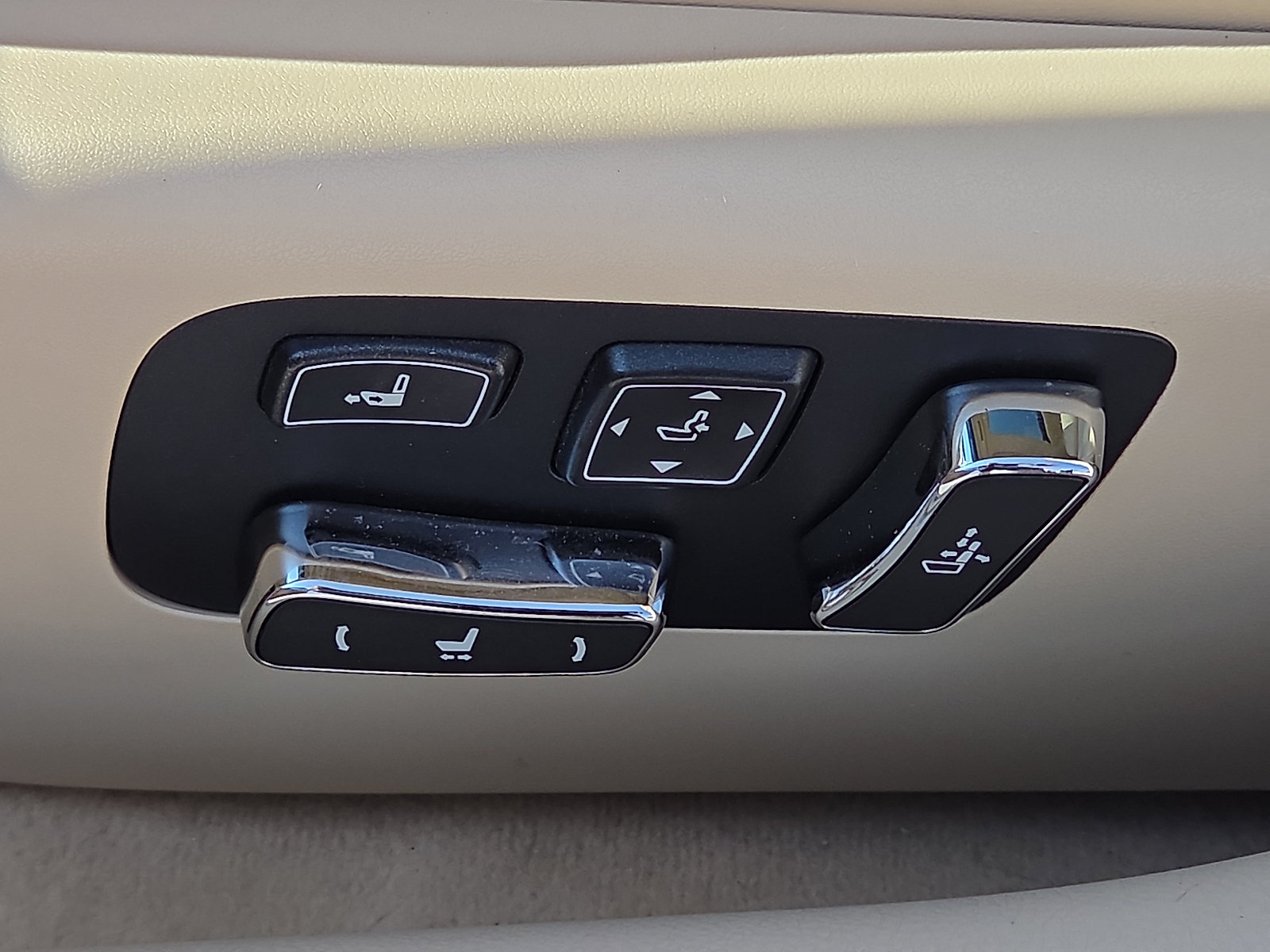Used 2013 Lexus LS 460 w/ Comfort Pkg RWD image 14
