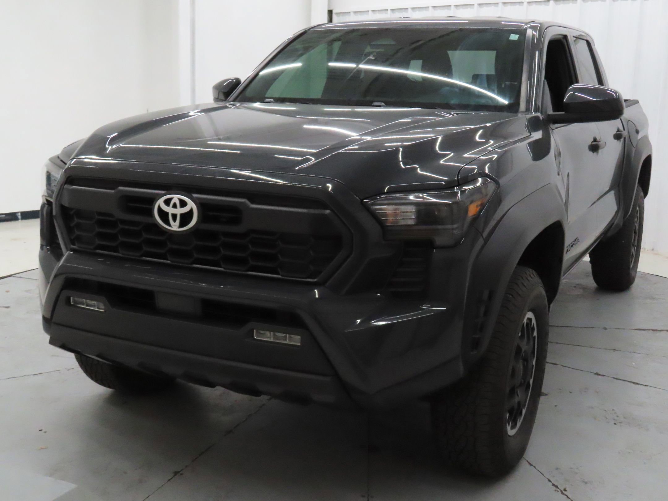 Used 2024 Toyota Tacoma TRD Off-Road AWD/4WD image 10
