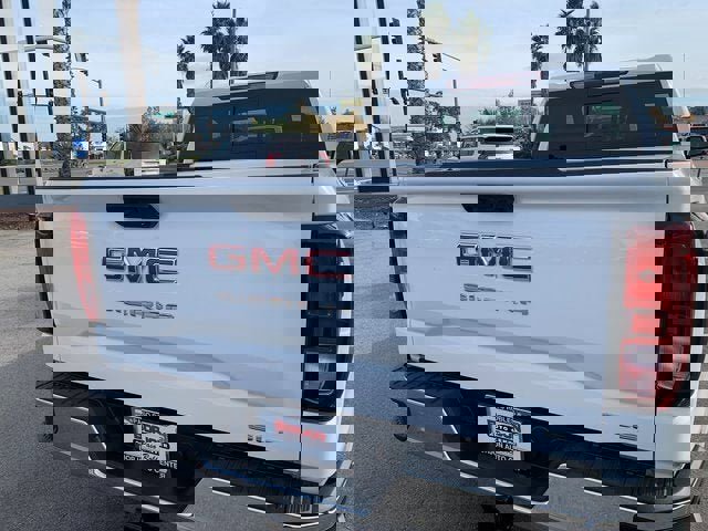 New 2026 GMC Sierra 1500 SLE w/ Preferred Package image 7