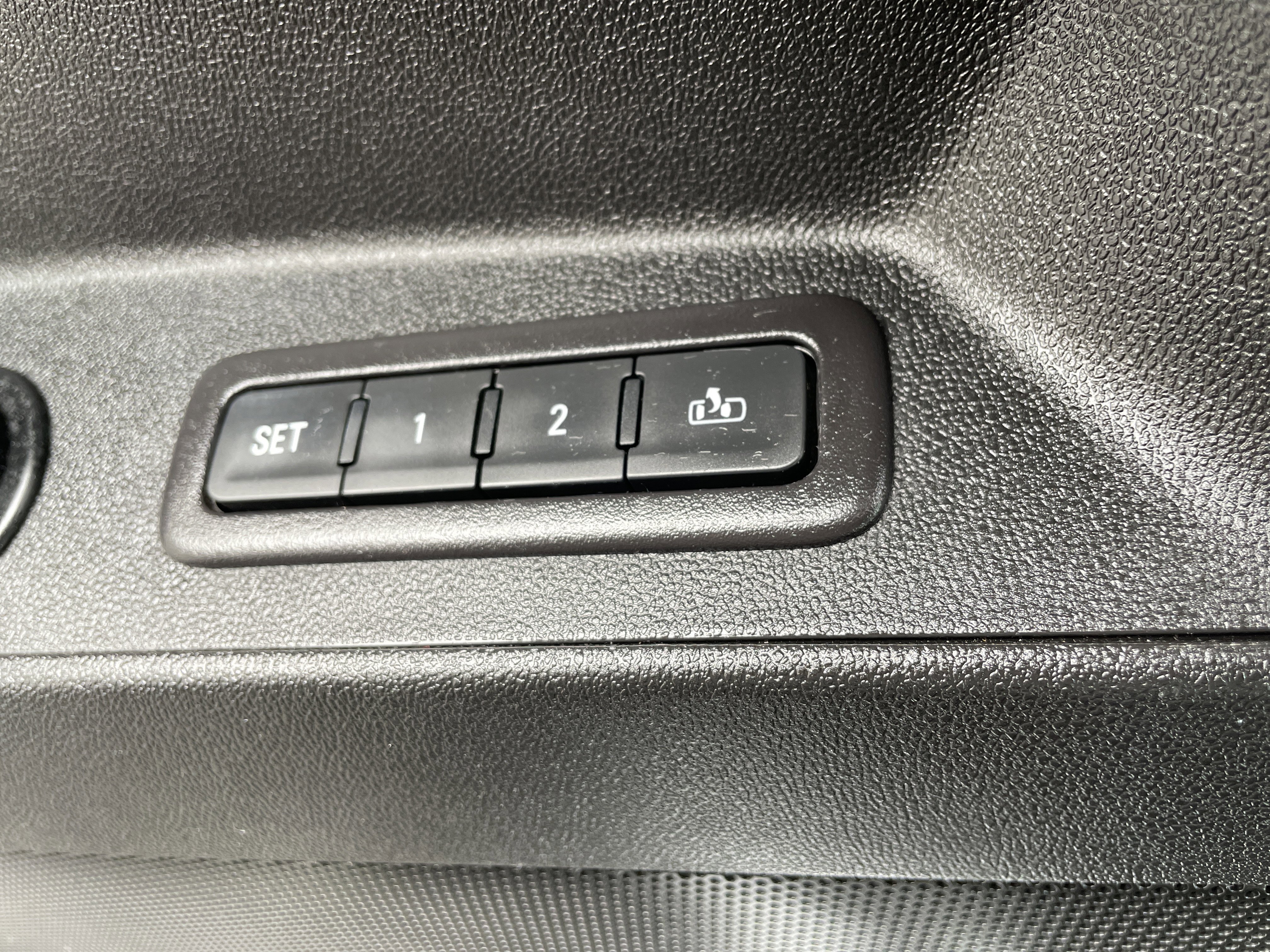 Used 2020 Chevrolet Equinox Premier image 40