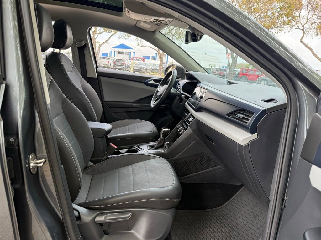 Used 2023 Volkswagen Taos SE w/ Panoramic Sunroof Package image 37
