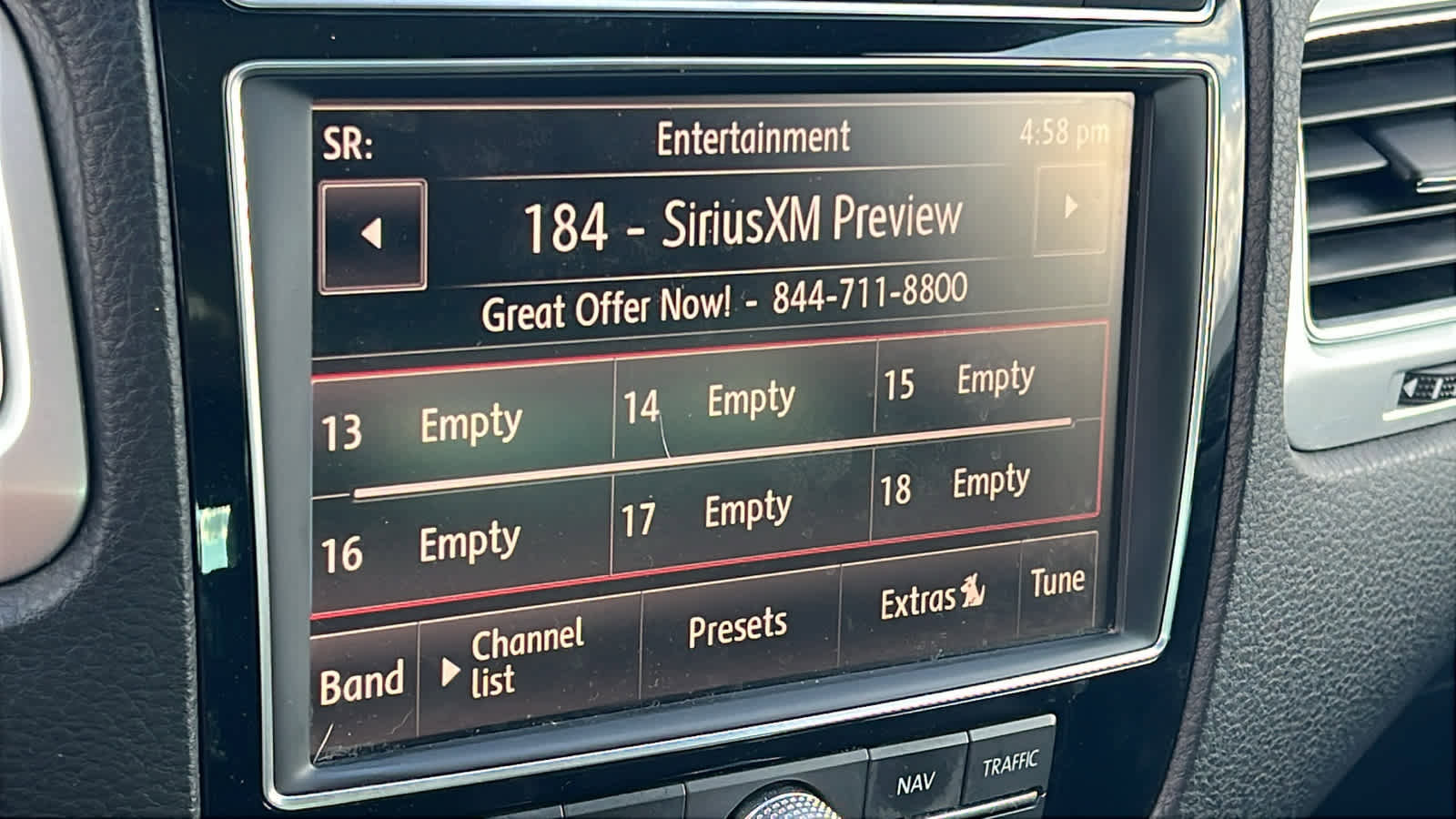 Used 2016 Volkswagen Touareg TDI image 15