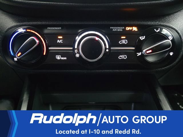 Used 2025 Kia Soul LX w/ LX Technology Package FWD image 22