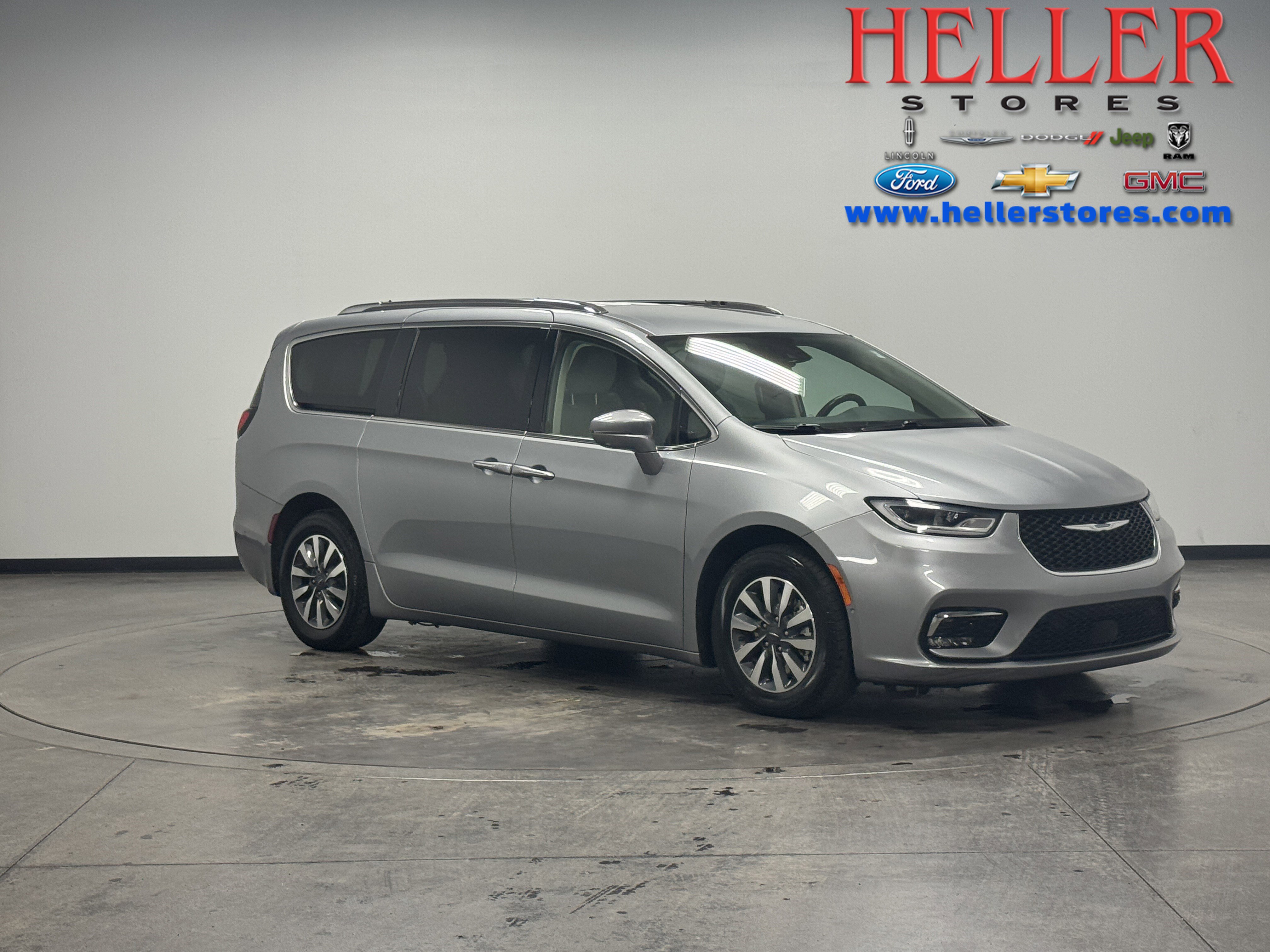 Used 2021 Chrysler Pacifica Touring-L image 1