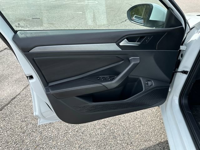 Certified 2023 Volkswagen Jetta SE w/ Panoramic Sunroof Package FWD image 11