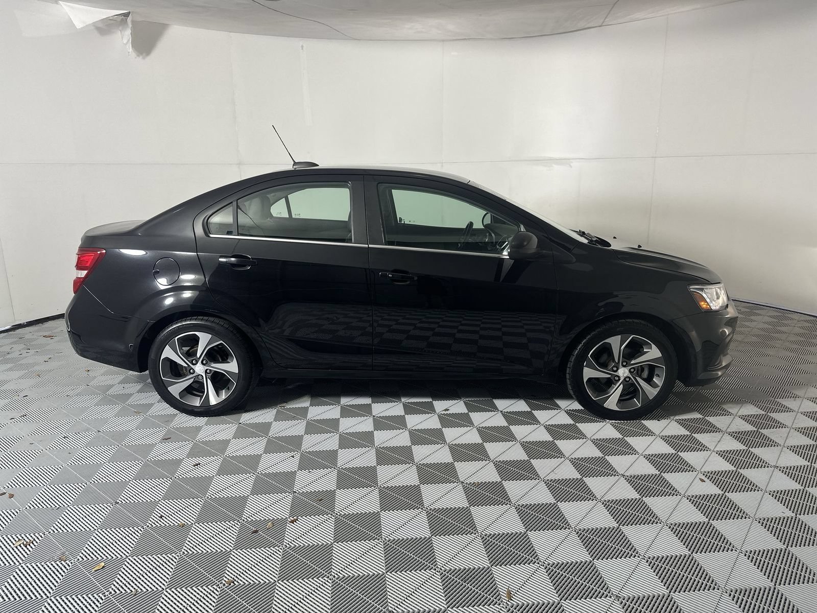 Used 2020 Chevrolet Sonic Premier FWD image 9
