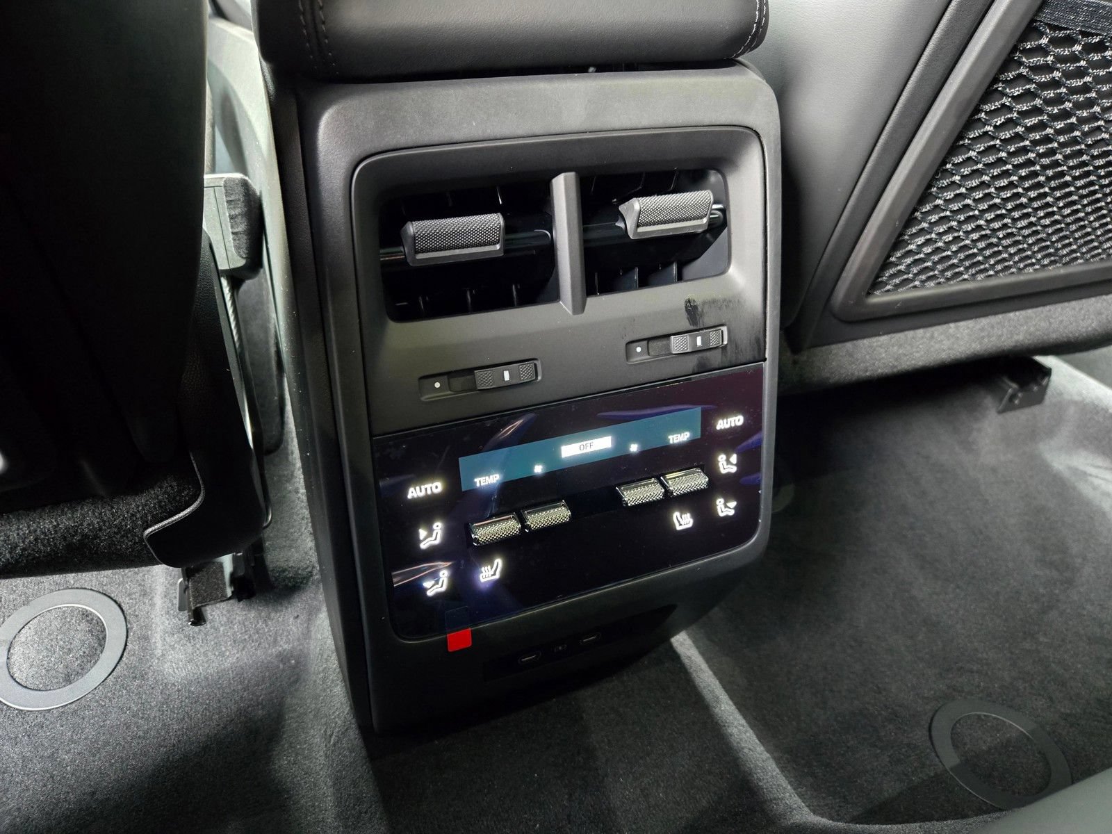 New 2026 Porsche Macan 4 Electric AWD/4WD image 19