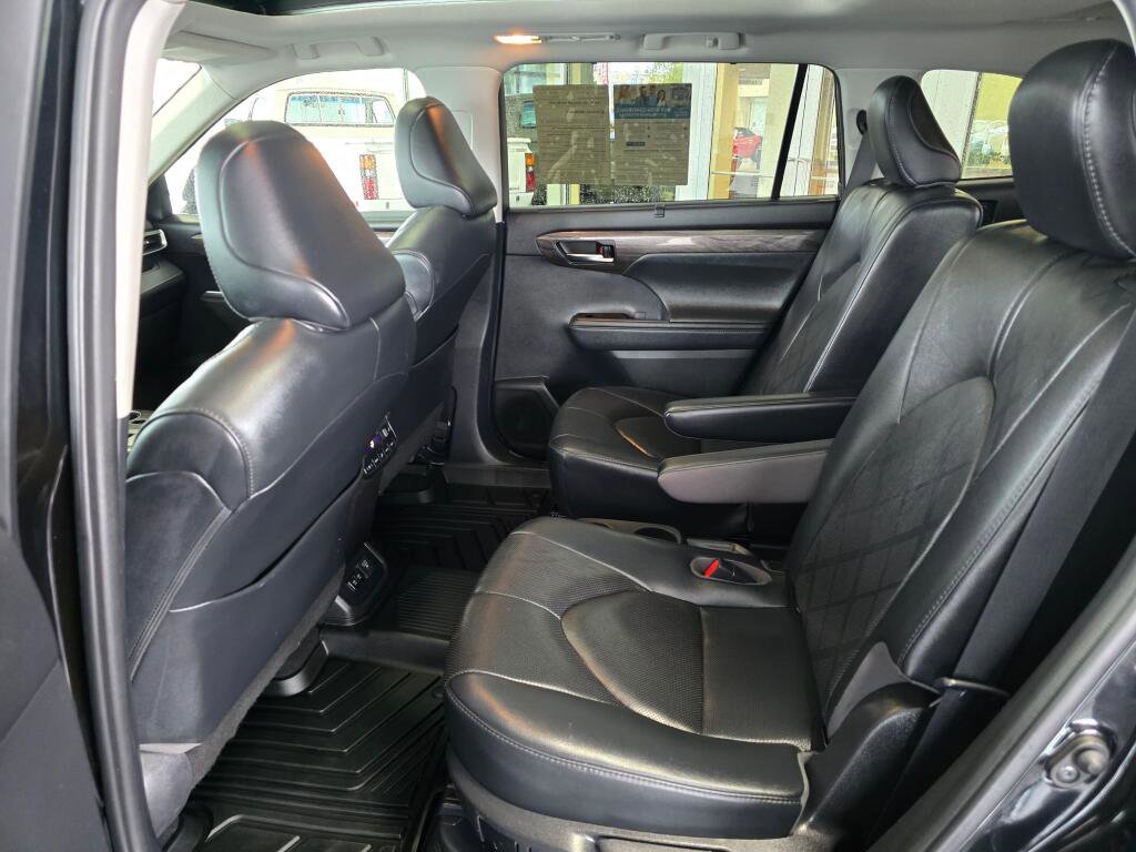 Used 2021 Toyota Highlander Platinum image 40