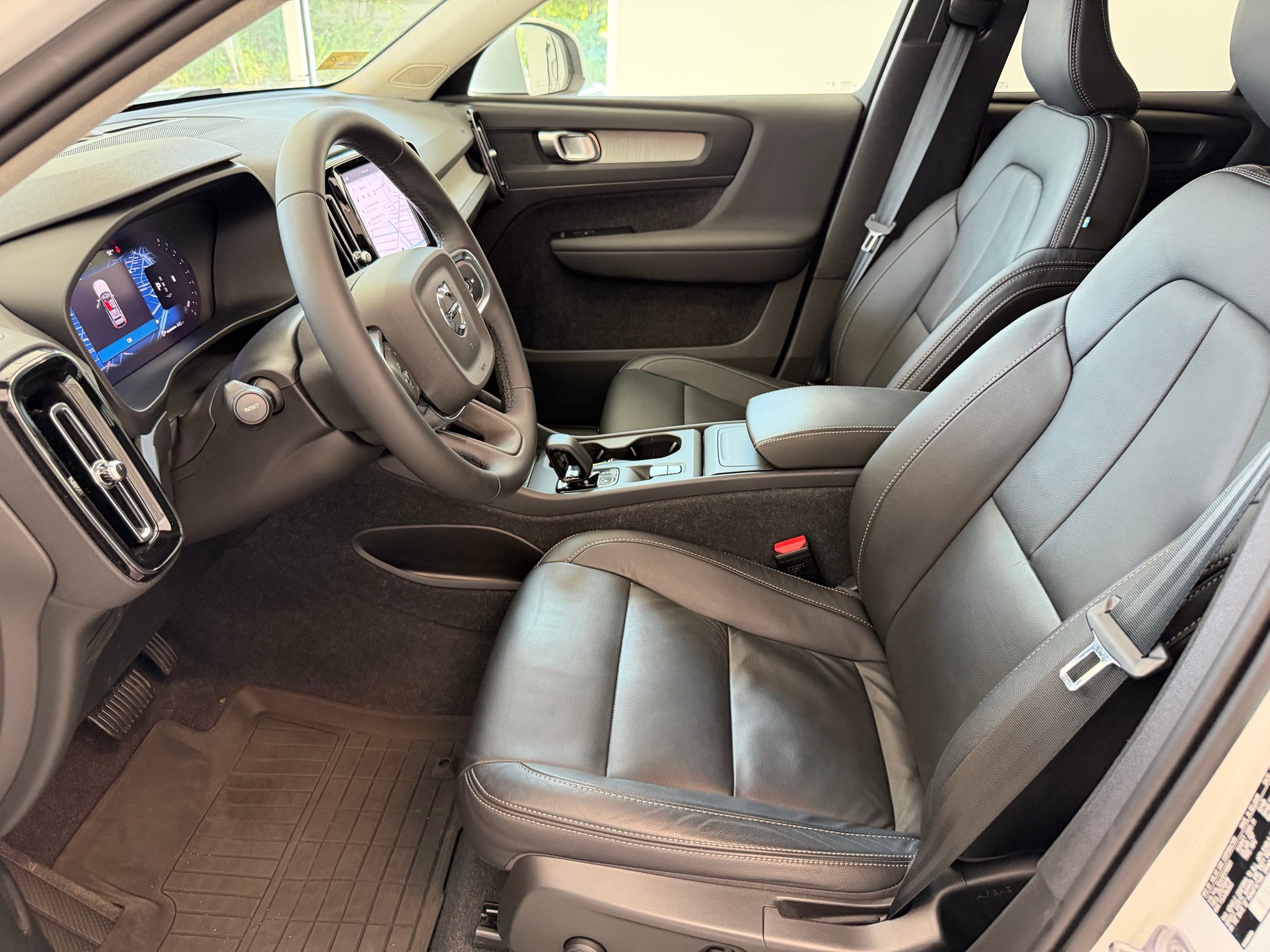 Certified 2023 Volvo XC40 B5 Core w/ Convenience Package AWD/4WD image 11