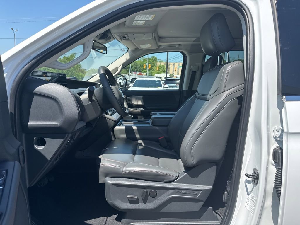 Used 2025 Ford Expedition Active AWD/4WD image 14