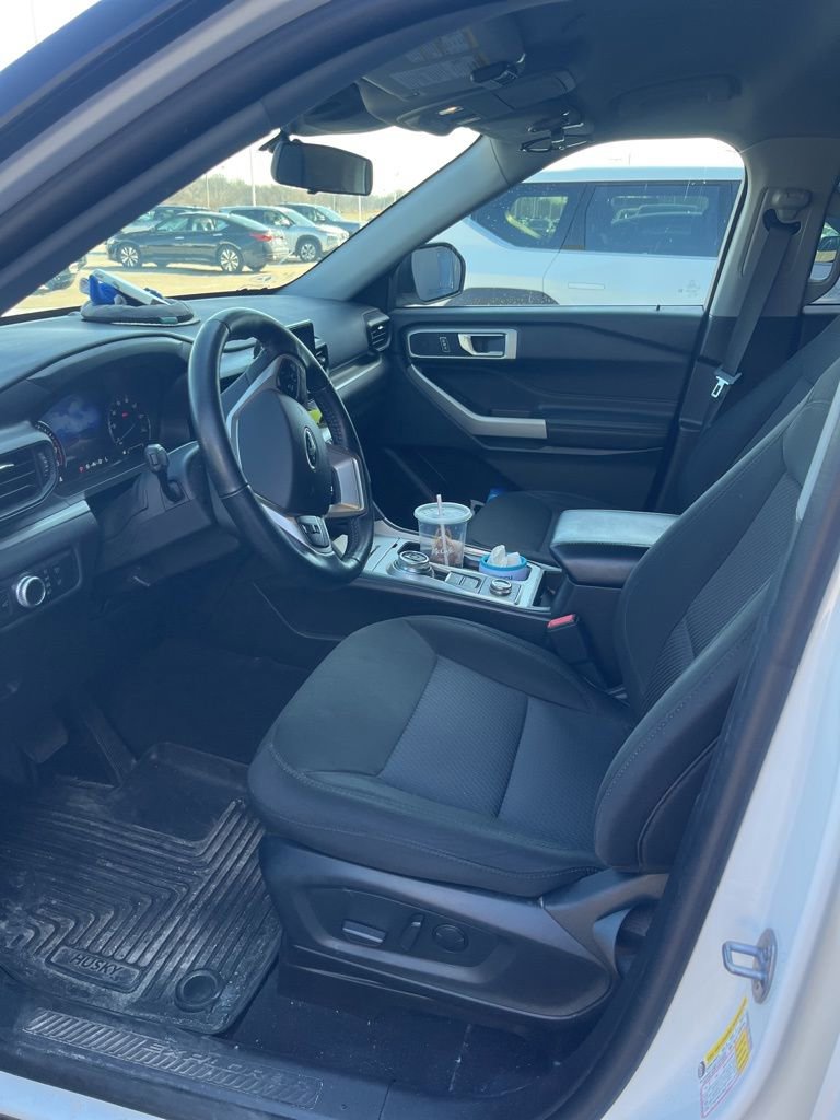 Used 2022 Ford Explorer XLT image 3