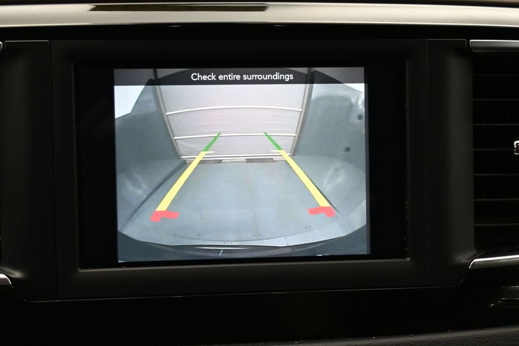 Used 2018 Chrysler Pacifica Touring-L FWD image 22