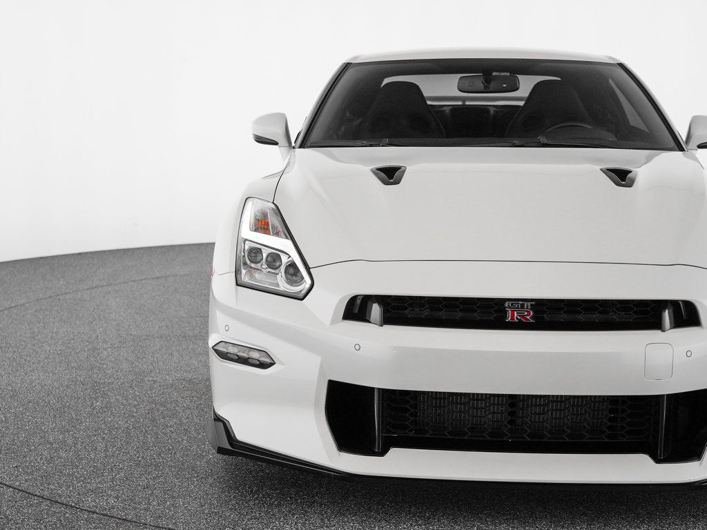 Used 2024 Nissan GT-R Premium w/ Premium Interior Package AWD/4WD image 39