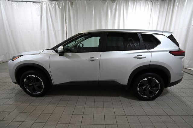 Used 2024 Nissan Rogue SV image 9