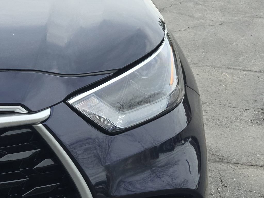 Used 2024 Toyota Highlander LE image 16