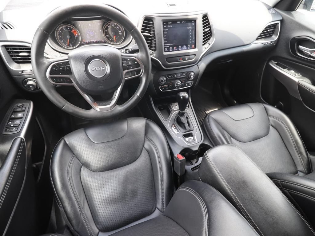 Used 2022 Jeep Cherokee Latitude Lux w/ Mopar Interior Package FWD image 6