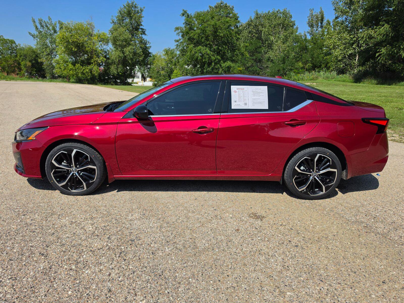 Used 2023 Nissan Altima 2.5 SR w/ SR Premium Package AWD/4WD image 5