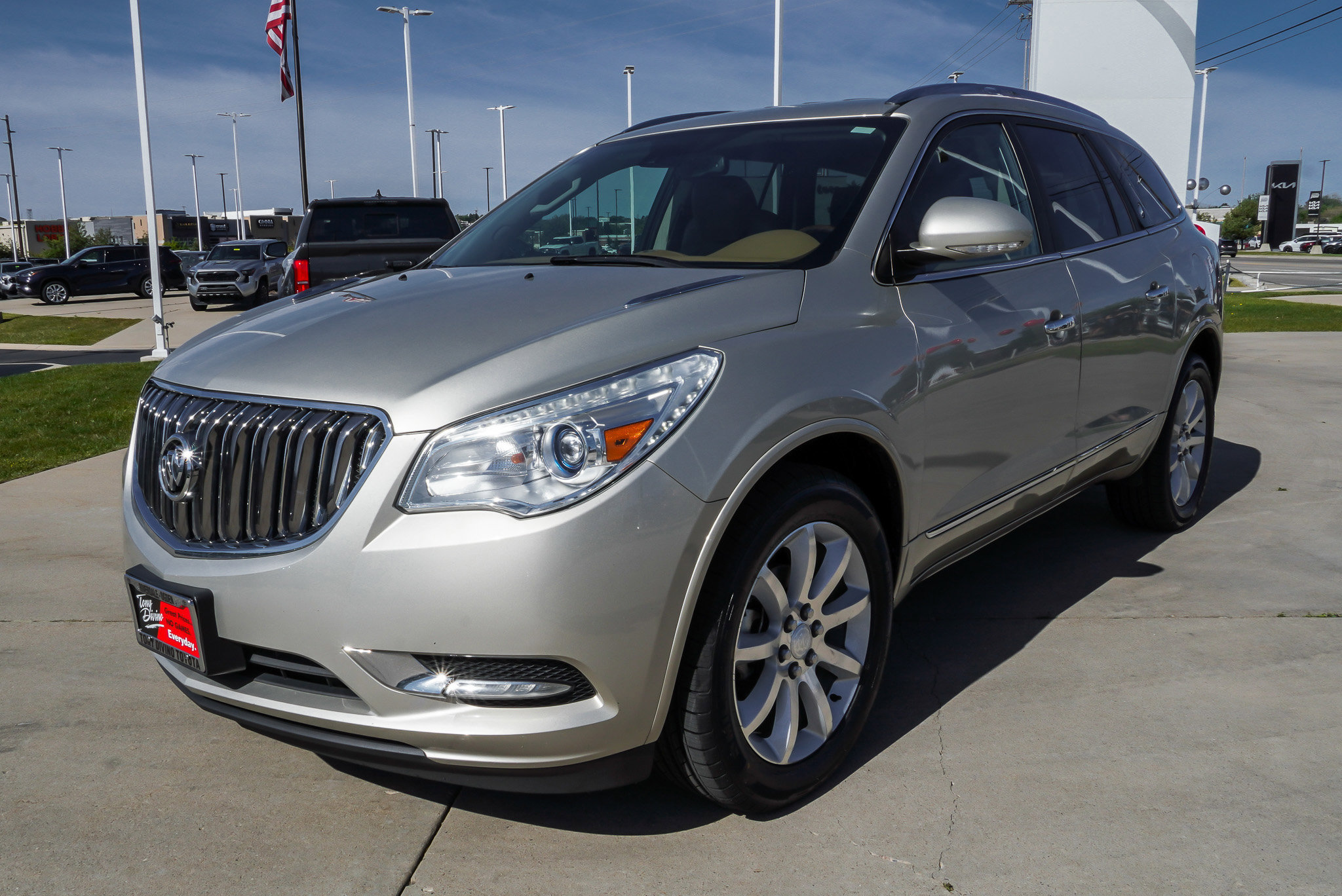 Used 2017 Buick Enclave Premium w/ Trailering Package AWD/4WD image 4
