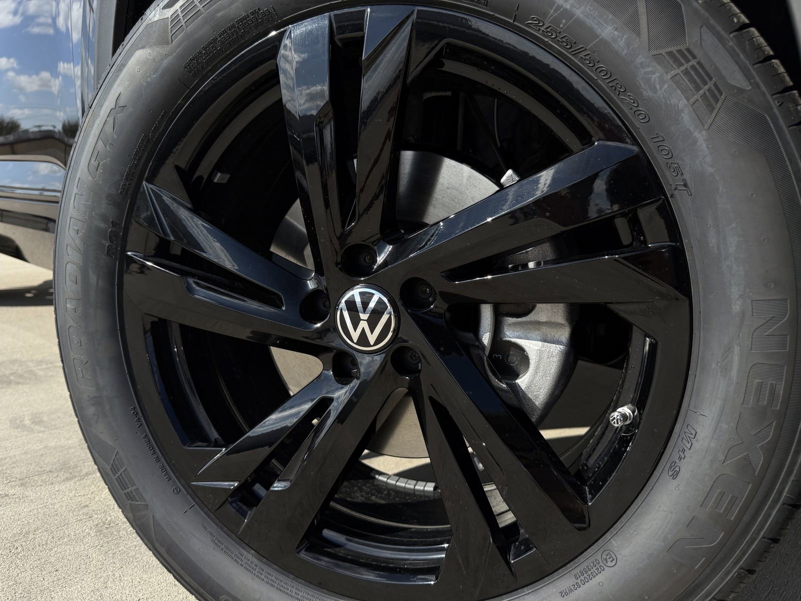 New 2026 Volkswagen Atlas Cross Sport SEL R-Line image 10